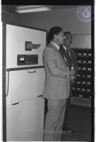 Mr. Oldeboom ta introduci Bom Detector na Post Kantoor, Image # 1, BUVO