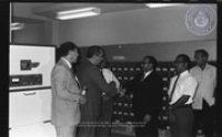 Mr. Oldeboom ta introduci Bom Detector na Post Kantoor, Image # 5, BUVO