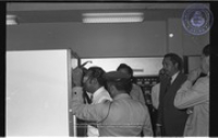 Mr. Oldeboom ta introduci Bom Detector na Post Kantoor, Image # 16, BUVO