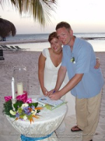 An Internet romance results in a Renaissance wedding at sunset for Emily and Scott, image # 6, The News Aruba