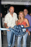 Former MLB catcher Jeff Reed and sister Indira cut the ribbon for Joey Ras' Roadside Cafe, image # 12, The News Aruba