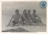 Fotoalbum 'Van Wamelen' 1933-1939, Strandleven Aruba (foto # 101), Van Wamelen, Maarten