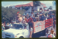 Banda musical riba truck di "Budweiser Beer". Parada di Carnaval 20, Aruba, 1974, Aruba Tourism Bureau