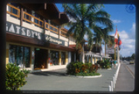 Winkelscene, o.a. "Gatsby's Lounge", Boulevard tegenover Schoenerhaven, Oranjestad, Aruba Tourism Bureau