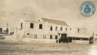 Voormalige gezaghebbershuis en kazerne, Oranjestad (Dr. Johan Hartog Collection)