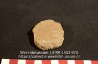 Schijf (fragment) (Collectie Wereldmuseum, RV-1403-973)