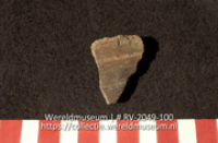 Versierd aardewerk (fragment) (Collectie Wereldmuseum, RV-2049-100)