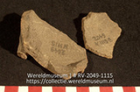 Versierd aardewerk (fragment) (Collectie Wereldmuseum, RV-2049-1115)