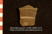 Versierd aardewerk (fragment) (Collectie Wereldmuseum, RV-2049-1117)