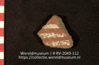 Versierd aardewerk (fragment) (Collectie Wereldmuseum, RV-2049-112)