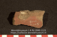 Versierd aardewerk (fragment) (Collectie Wereldmuseum, RV-2049-1123)
