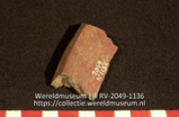Versierd aardewerk (fragment) (Collectie Wereldmuseum, RV-2049-1136)