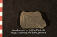 Versierd aardewerk (fragment) (Collectie Wereldmuseum, RV-2049-116)