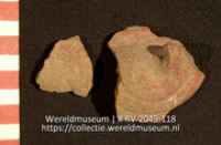 Versierd aardewerk (fragment) (Collectie Wereldmuseum, RV-2049-118)