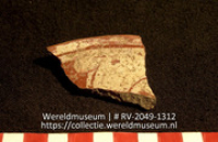 Versierd aardewerk (fragment) (Collectie Wereldmuseum, RV-2049-1312)