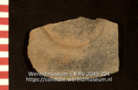 Versierd aardewerk (fragment) (Collectie Wereldmuseum, RV-2049-204)