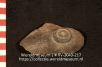 Versierd aardewerk (fragment) (Collectie Wereldmuseum, RV-2049-217)