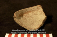 Versierd aardwerk (fragment) (Collectie Wereldmuseum, RV-2049-251)
