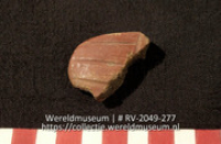 Versierd aardewerk (fragment) (Collectie Wereldmuseum, RV-2049-277)