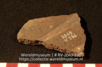 Versierd aardewerk (fragment) (Collectie Wereldmuseum, RV-2049-296)