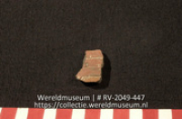 Versierd aardewerk (fragment) (Collectie Wereldmuseum, RV-2049-447)