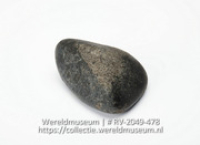 Bewerkte steen (Collectie Wereldmuseum, RV-2049-478)