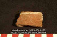 Versierd aardewerk (fragment) (Collectie Wereldmuseum, RV-2049-531)