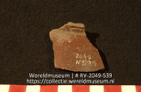 Versierd aardewerk (fragment) (Collectie Wereldmuseum, RV-2049-539)