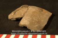 Versierd aardewerk (fragment) (Collectie Wereldmuseum, RV-2049-601)