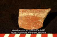 Versierd aardewerk (fragment) (Collectie Wereldmuseum, RV-2049-642)