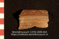 Versierd aardewerk (fragment) (Collectie Wereldmuseum, RV-2049-654)