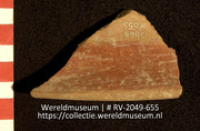 Versierd aardewerk (fragment) (Collectie Wereldmuseum, RV-2049-655)