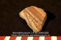 Versierd aardewerk (fragment) (Collectie Wereldmuseum, RV-2049-660)