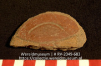 Versierd aardewerk (fragment) (Collectie Wereldmuseum, RV-2049-683)