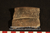 Versierd aardewerk (fragment) (Collectie Wereldmuseum, RV-2049-693)