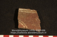Versierd aardewerk (fragment) (Collectie Wereldmuseum, RV-2049-696)