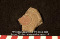 Versierd aardewerk (fragment) (Collectie Wereldmuseum, RV-2049-700)