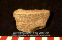 Versierd aardewerk (fragment) (Collectie Wereldmuseum, RV-2049-704)