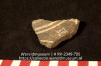 Versierd aardewerk (fragment) (Collectie Wereldmuseum, RV-2049-709)