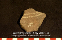 Versierd aardewerk (fragment) (Collectie Wereldmuseum, RV-2049-711)
