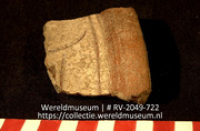 Versierd aardewerk (fragment) (Collectie Wereldmuseum, RV-2049-722)