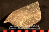 Versierd aardewerk (fragment) (Collectie Wereldmuseum, RV-2049-814)