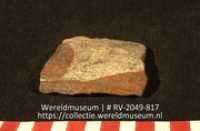 Versierd aardewerk (fragment) (Collectie Wereldmuseum, RV-2049-817)