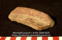 Versierd aardewerk (fragment) (Collectie Wereldmuseum, RV-2049-819)