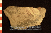 Versierd aardewerk (fragment) (Collectie Wereldmuseum, RV-2049-822)