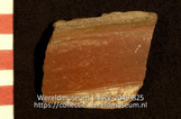 Versierd aardewerk (fragment) (Collectie Wereldmuseum, RV-2049-825)
