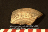 Versierd aardewerk (fragment) (Collectie Wereldmuseum, RV-2049-827)