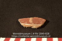 Versierd aardewerk (fragment) (Collectie Wereldmuseum, RV-2049-828)