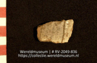 Versierd aardewerk (fragment) (Collectie Wereldmuseum, RV-2049-836)