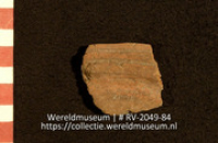 Versierd aardewerk (fragment) (Collectie Wereldmuseum, RV-2049-84)